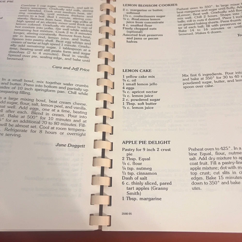 Home Cookin Towne Lake Baptist Church Community Cookbook 1995 Spiral Bound‎
